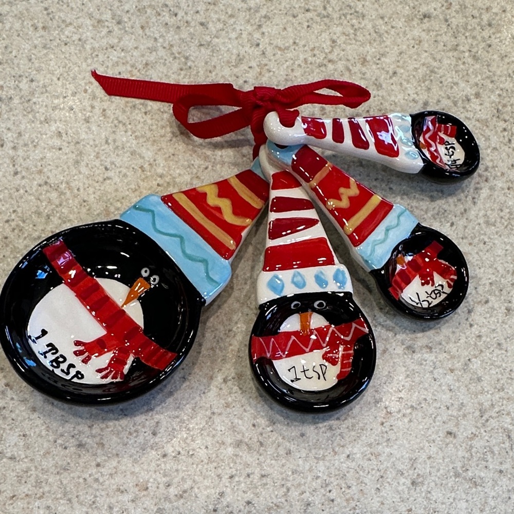 Pier 1 Christmas penguins, ceramic nesting, measuring spoons. Set a four spoons.